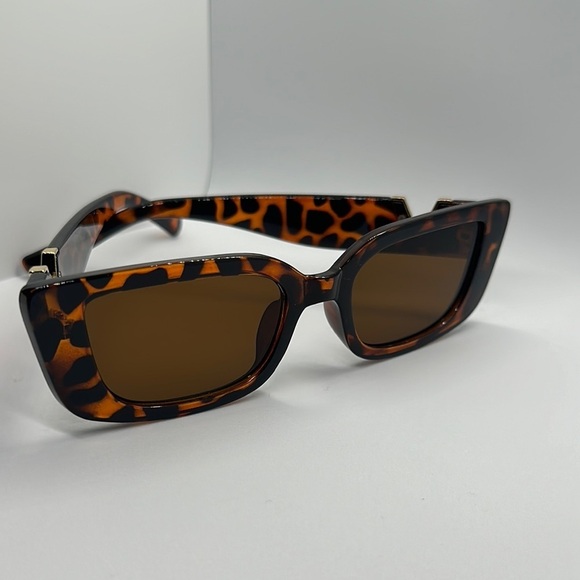 Chic Tortoiseshell V-Detail Sunglasses -Square Frame, Trendy Style UV protection main image 12
